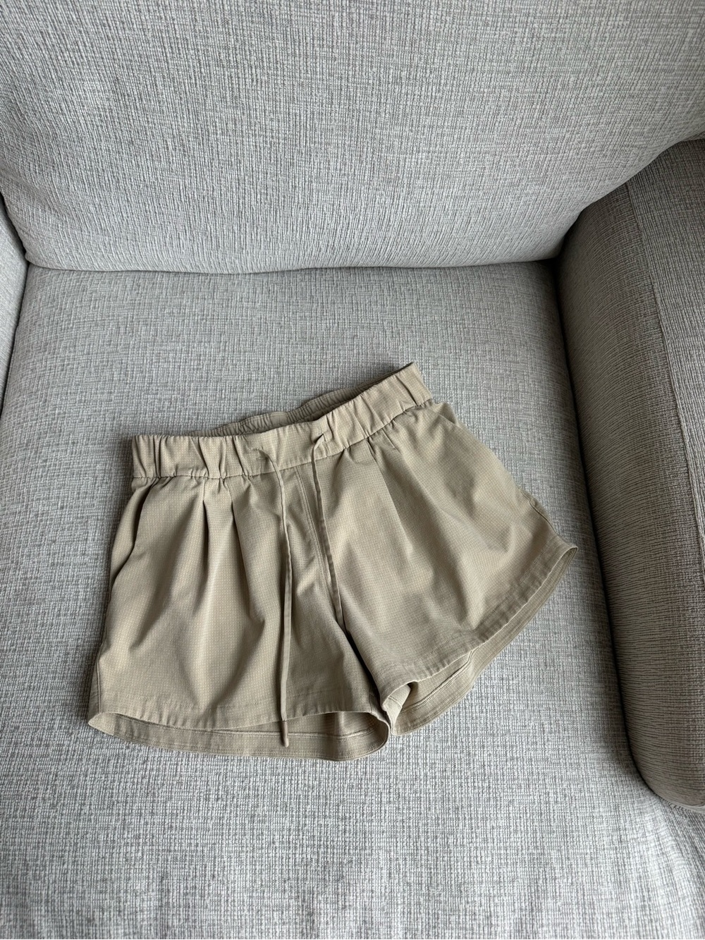 lululemon athletica beige drawstring athletic shorts